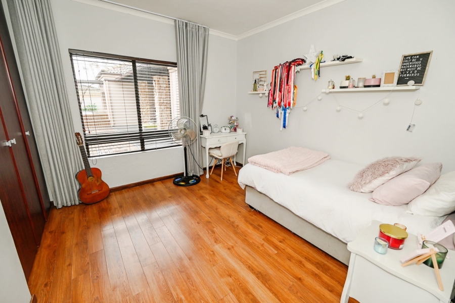 5 Bedroom Property for Sale in Vierlanden Western Cape